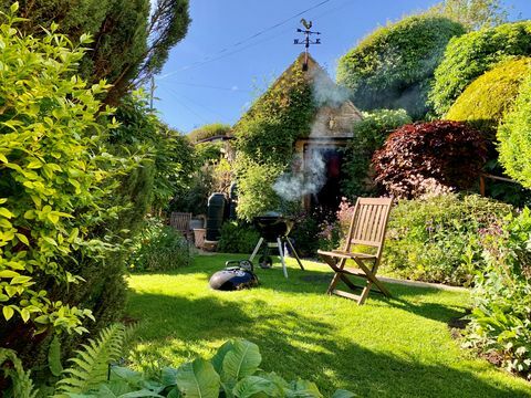 dai un'occhiata all'interno di questo cottage del cotswold del 17° secolo in vendita