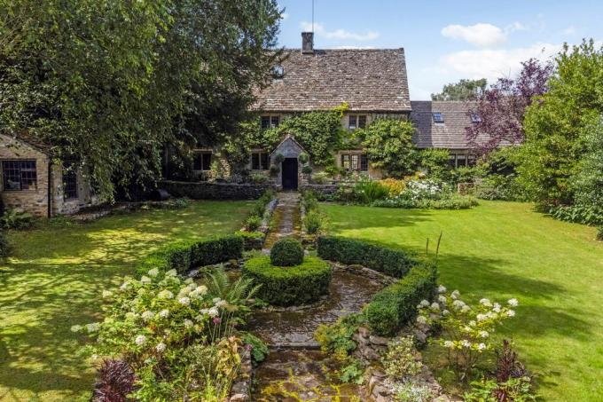 questa casa del Cotswold classificata di grado II è in vendita