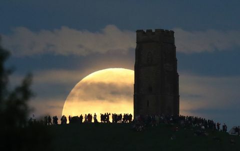 Strawberry Moon a Glastonbury