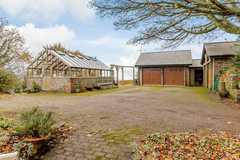 Casa indipendente con 6 camere in vendita a Chepstow, Monmouthshire con labirinto