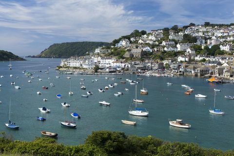 Estuario di Salcombe nel Devon - barche in estate