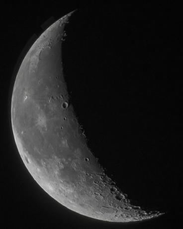 superficie della luna presa nello yorkshire durante il cielo notturno