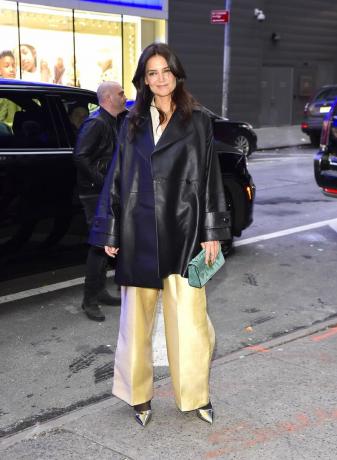 new york, ny 11 gennaio l'attrice katie holmes è vista fuori da 