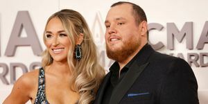 Nicole Hocking Combs e Luke Combs partecipano alla 56a edizione dei CMA Awards