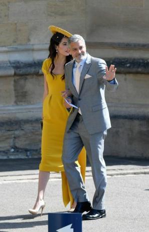 Amal Clooney indossa abiti personalizzati da Prada a Royal Wedding