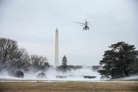 WASHINGTON, DC - 1 ° FEBBRAIO: La neve viene sollevata dal lavaggio dell'elica