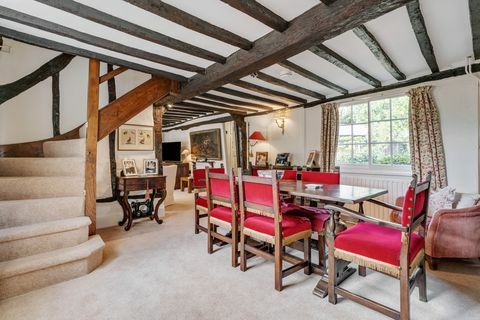 incantevole cottage dal tetto di paglia in vendita nel bedfordshire