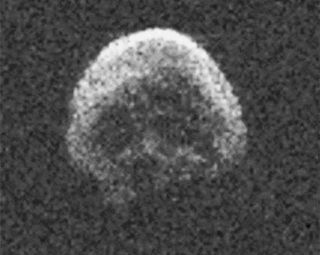 Grande asteroide Pumpkin TB1456 foto