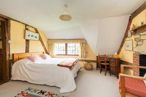 cottage con tetto di paglia in vendita nel Worcestershire