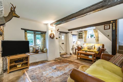 dai un'occhiata all'interno di questo cottage del cotswold del 17° secolo in vendita