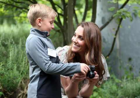La duchessa di Cambridge si unisce al laboratorio di fotografia con azione per bambini