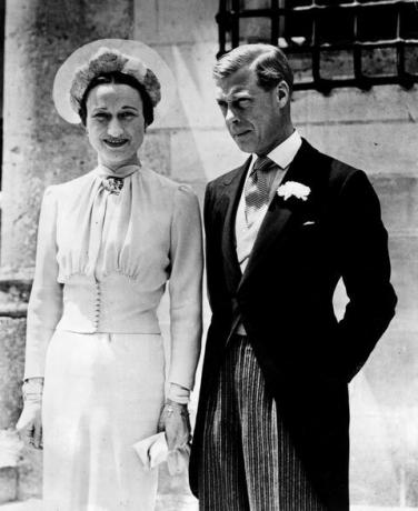 Wallis Simpson con il duca di Windsor, ex re Edoardo VIII, nel giorno del loro matrimonio, 1936