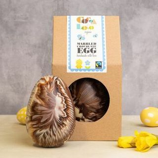 Uovo di Pasqua gigante di cioccolato marmorizzato