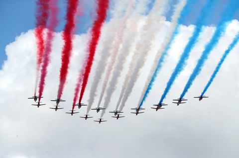 flypast commemora l'appello del discorso del 18 giugno di charles de gaulle