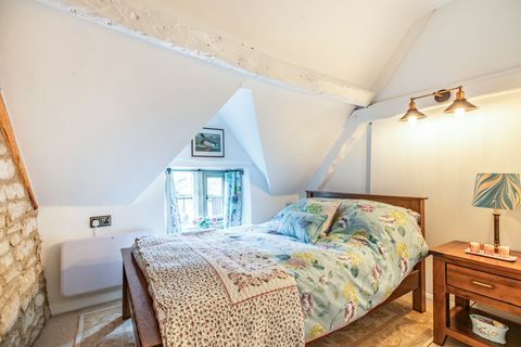 dai un'occhiata all'interno di questo cottage del cotswold del 17° secolo in vendita