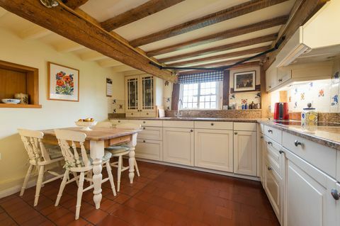 cottage con tetto di paglia in vendita nel Worcestershire