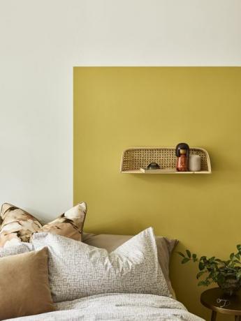 dulux giallo sabbie dorate dipingono lo spazio della camera da letto