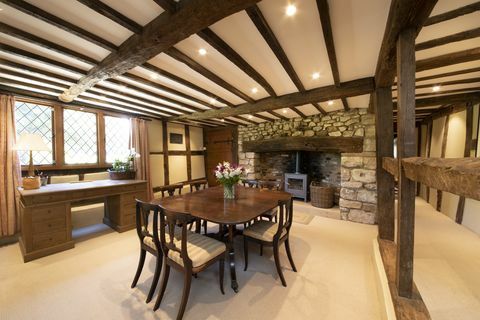 storico cottage con tetto di paglia in vendita nel Wiltshire