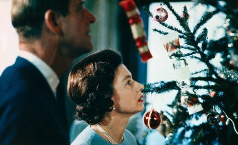 Perché la regina mantiene le sue decorazioni natalizie per un mese più a lungo di tutti gli altri