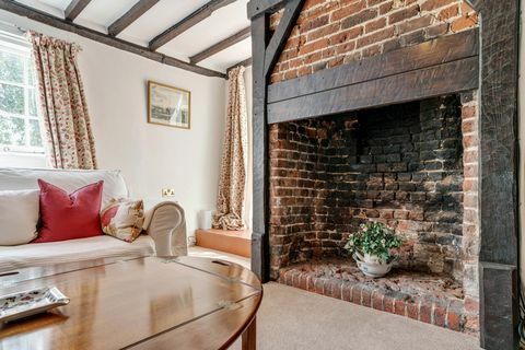 incantevole cottage dal tetto di paglia in vendita nel bedfordshire