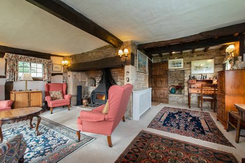 cottage con tetto di paglia in vendita nel Worcestershire