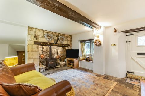 dai un'occhiata all'interno di questo cottage del cotswold del 17° secolo in vendita