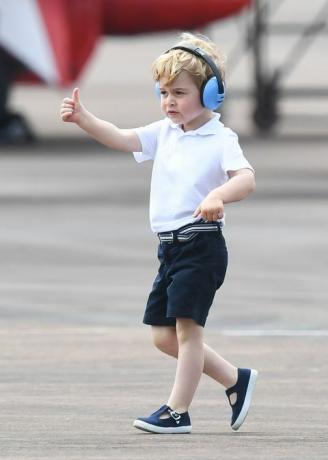 Il principe George fa un giro in elicottero