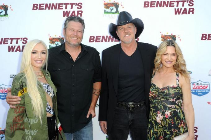 burbank, california 13 agosto l r gwen stefani, blake shelton, trace adkins e victoria pratt partecipano alla guerra di bennett a los angeles Premiere agli Warner Bros Studios il 13 agosto 2019 a Burbank, California, foto di Joshua Blanchardgetty, immagini per il film Forrest