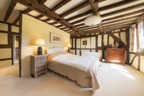 storico cottage con tetto di paglia in vendita nel Wiltshire