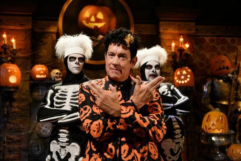 le zucche di david s animate speciali di halloween nella foto il giorno di mikey come ballerino di scheletro, tom hanks come david s zucche, bobby moynihan come una ballerina di scheletro foto di rosalind oconnornbcu foto banknbcuniversal via getty images via immagini getty