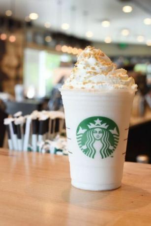 Starbucks lancia 6 nuovi sapori folli di Frappuccino