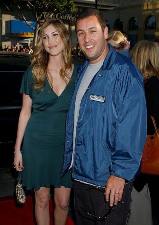 adam sandler e la moglie jackie al teatro cinese graumans di hollywood, california foto di gregg deguirewireimage