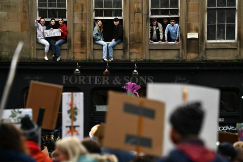 Greta Thunberg protesta contro i cambiamenti climatici a Glasgow