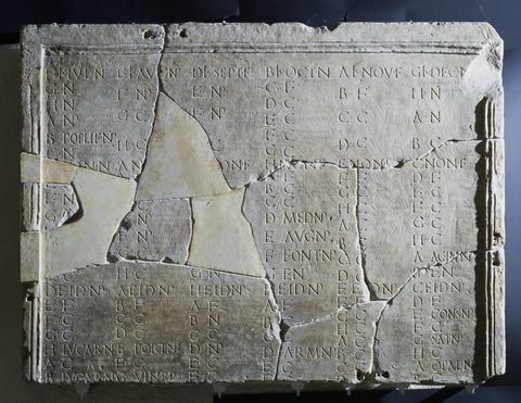 Calendario con mesi da luglio a dicembre, 25 d.C., sito archeologico di Amiternun, vicino a L'Aquila, Abruzzo, Italia, civiltà romana, 1 ° secolo d.C.