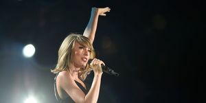 Taylor canta la seconda canzone nativa di Songberks e la star della musica Taylor Swift si esibisce al Lincoln Financial Field, Filadelfia foto di Jeremy Drey 6132015 foto di Jeremy Dreymedianews groupreading eagle via getty immagini