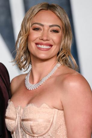 beverly hills, california, 12 marzo hilary duff partecipa al vanity fair oscar party del 2023 ospitato da radhika jones a Wallis Annenberg Center for the Performing Arts il 12 marzo 2023 a Beverly Hills, in California, foto di Karwai tangwireimage