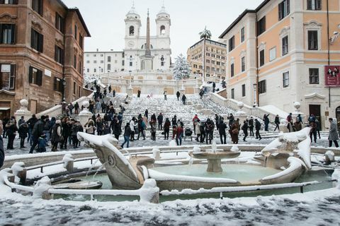 Immagini di neve di Piazza di Spagna a Roma