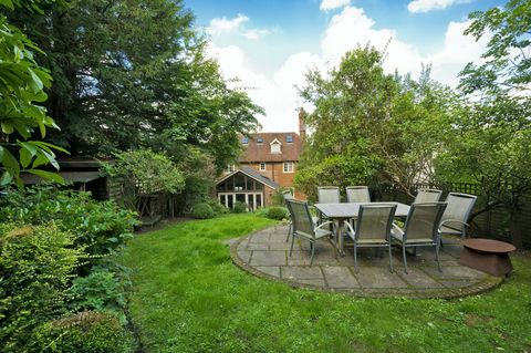 cottage ambientato nel villaggio di Surrey dove è stata girata la vacanza in vendita