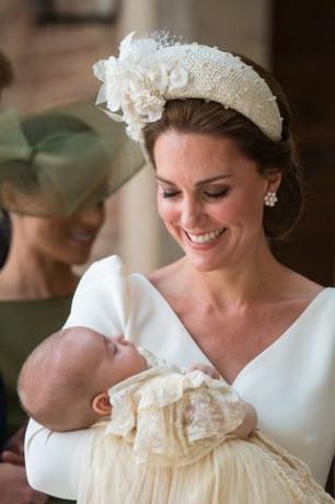 Il principe William elogia le abilità di handshaking della principessa Charlotte e del principe George al Royal Christening