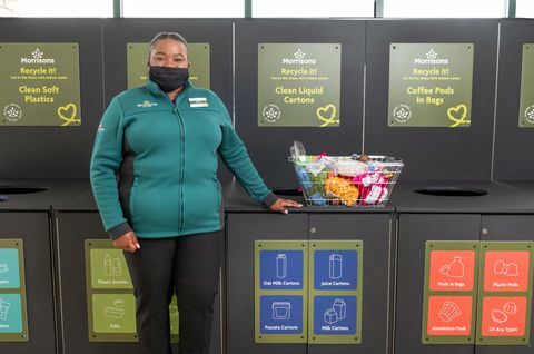 morrisons si sta dirigendo verso i primi sei negozi " zero rifiuti" del Regno Unito a Edimburgo, che avranno la capacità di operare con zero rifiuti entro il 2025 sia dal negozio stesso che da i clienti che acquistano in quel negozio, in caso di successo, il formato del negozio " rifiuti zero" verrà implementato in tutti i negozi morrisons 498 in tutto il Regno Unito nel corso del prossimo anno nel periodo più lungo termine, morrisons mira a riciclare tutti i rifiuti che crea in tutti i suoi negozi entro il 2025 i rifiuti dei negozi comprenderanno plastica morbida e dura, cartone, rifiuti alimentari, rifiuti verdi, dpi, oltre a barattoli, lattine e fogli nei negozi morrisons " zero rifiuti", verrà smistato dai colleghi nel magazzino, quindi raccolto da una serie di partner specializzati in rifiuti per il riciclaggio in il Regno Unito