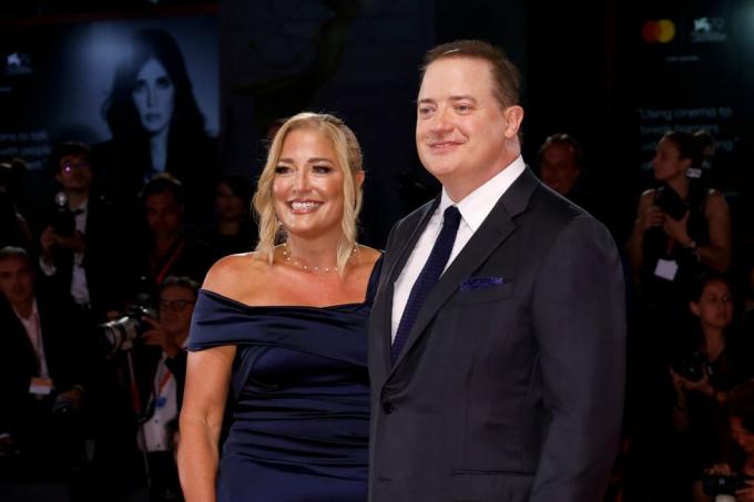 venezia, italia settembre 04 jeanne moore e brendan fraser partecipano alle riprese delle balene italia premio per il miglior film rosso tappeto al 79° festival internazionale del cinema di venezia il 04 settembre 2022 a venezia, italia foto di john phillipsgetty immagini