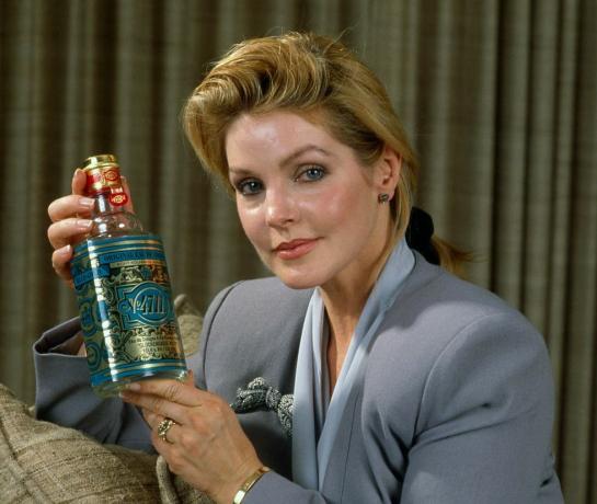 Los Angeles, California 13 maggio Priscilla Presley svela un nuovo profumo, 13 maggio 1988 a Los Angeles, foto californiana di getty imagesbob riha, jr