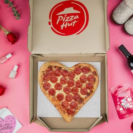 pizza hut pizza a forma di cuore