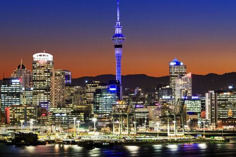 Auckland, Nuova Zelanda - paesaggio urbano di notte