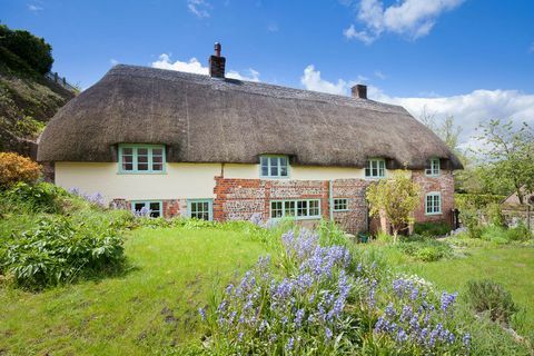 cottage d'epoca con tetto di paglia in vendita nell'hampshire