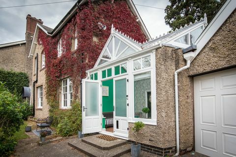 moderna casa di famiglia in vendita nel warwickshire