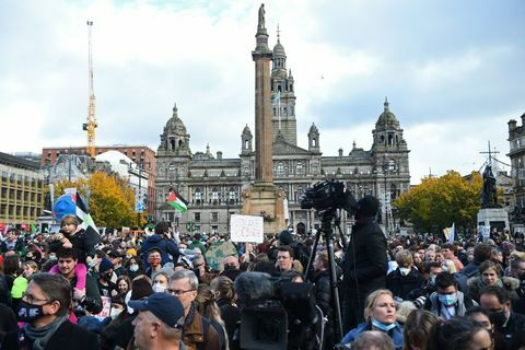 Greta Thunberg protesta contro i cambiamenti climatici a Glasgow