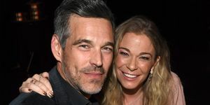 Leann Rimes e Eddie Cibrian si siedono insieme a una cena