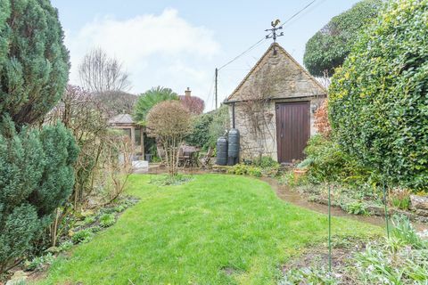 dai un'occhiata all'interno di questo cottage del cotswold del 17° secolo in vendita