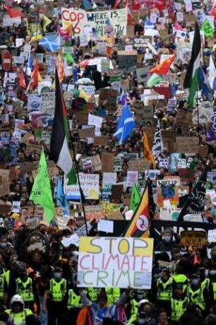 Greta Thunberg protesta contro i cambiamenti climatici a Glasgow